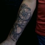 #clocktattoo #timepiece #realistictattoo #realismo #blackandgrey Fb: Hernandez Tattoo Art Www.hernandeztattooart.com