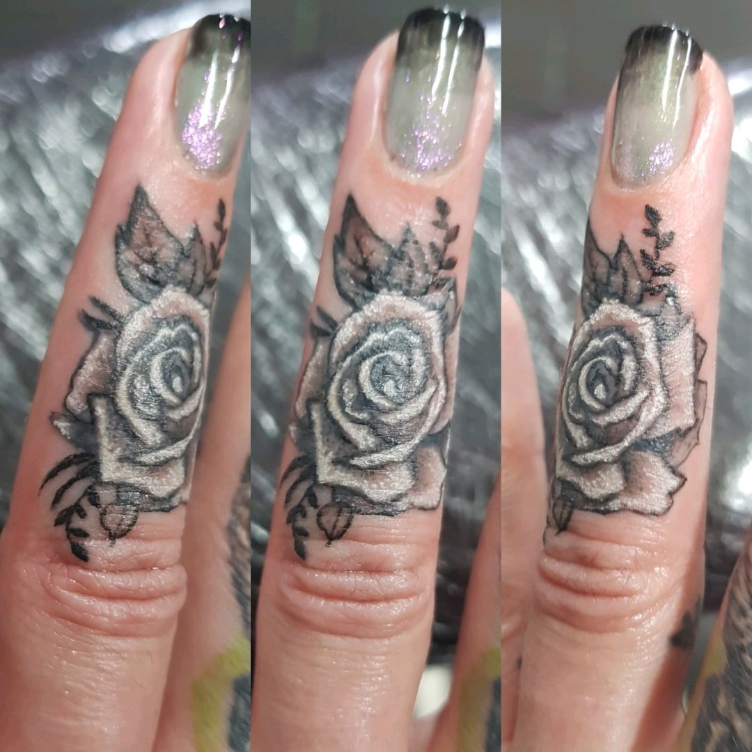 Rose on finger tattoo This will be the cover up for my crappy finger tattoo   Finger rose tattoo Finger tattoo designs Picture tattoos