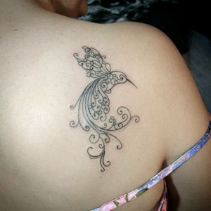 Beija flor em fineline #tattoo #tattoos #tatuagem #tatuagens #tattoodo #tattoodoapp #tattoodobr #besttattoos #fineline