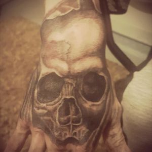 #handtattoos #handtat  #black #shading  #skull #skulltattoo