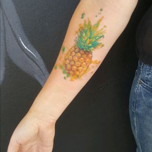 No filter required. A lovely little watercolour pineapple for today. #pineappletattoo #watercolourtattoo #pineapple #tropical #freshtattoos #fruity #cutetattoos #prettyink