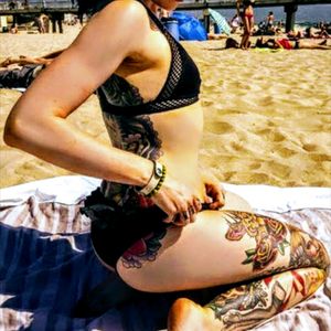 Great body, but it's not mine . . . Not sure where I found this image, but I admired her ink, thought you guys might too! #beachscene #legsleeve