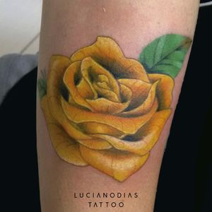 #neotraditional #yellowrose tattoo made by me at the Black Box Studio.