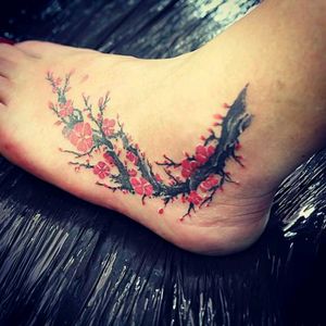 Татуировка - сакура.Татуировка была сделана поверх старой работы. Сделана одним сеансом за 2,5 часа. Применялись профессиональные татуировочные пигменты: 3 вида теневых, один черный, 3 вида красных оттенков и белый цвет. www.evotattoo.ru.  #tattooed #tattoo #Sakura #foot_tattoo #girl #photo #beautiful #health #following #тату #сакура #татуировка #татуировки  #татуаж #тату_мастер_Вадим #тату_3Д #тату_цветы #цветы #черемушки #тату_салон #татуировки_москва @tat2atom