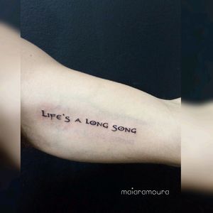 A vida é uma longa canção 🎵🎶#tattooartist #maiaramoura #studioblacktattoo #tatuadoresbrasileiros