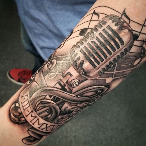 The classic one microphone black and gray realism. Tattoo artist 👉@alexandrerodrigues_t2 #blackandgreytattoo #realism #MicrophoneTattoo  #music #tattoooftheday