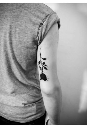Black rose#tattoo#tatouage #flowertattoo #blackrosetattoo #blackrose