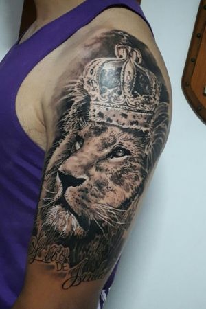 Boa noite Leão coroado. Em uma sessao de 9horas Feito com as melhores maquinas #apachenachine #evolutionmachine Orçamento e agendamento : 19.989162621(whatsapp) #smokinghouse Rua santo afonso 170 Bairro matao (jd das oliveiras) Sumare #lion #liontattoo #blackandgreytattoo #blackandwhite #coroa #tattoodo #tattoo2me #tattooist #medacafe #tatuagemcampinas #itattooclub #krimetattooart #krimeclothing #sagradatinta