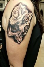 Black and gray realistic skull and rose by Thedoud Cissé 