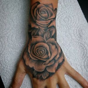 For check more of my work, Follow me on Instagram:JAIRO_RAMIREZART Starting this one Whit this couple of rosesDone Whit kaco Tattoo machine vorace .Entre Lagos Tattoo & Art Gallery interlaken.Centralstrasse42.