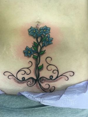 Cover up #flowers #coveruptattoo #vine 