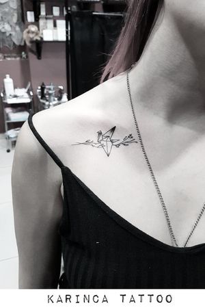 Instagram: @karincatattoo #origami #tattoo #tattoos #tattoodesign #tattooartist #tattooer #tattoostudio #tattoolove #ink #tattooed #bird #design #collarbone #dövme #istanbul #turkey 