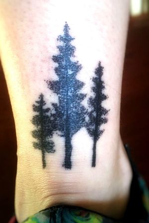 "The trees that take time to grow carry the best fruit" #tree #treetattoo #forest #littleforest #dotwork #dot #tattoo #girltattoo #legtattoo #killerink #pantheraink #panthetaxxx #ancletattoo #nature #naturetattoo #torptattoo by: @tora7x