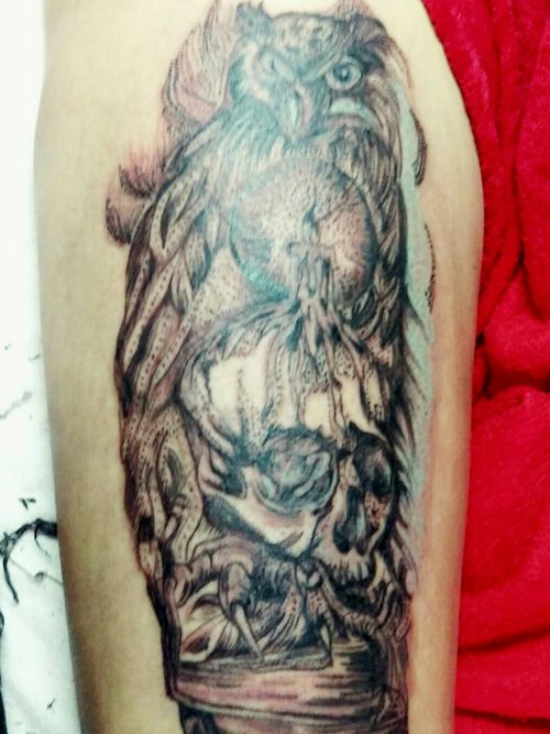Oberschenkel mann tattoo Tattoo Oberschenkel