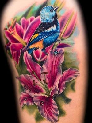 Done by Liz Venom - Guest Artist @lizvenom #guestartist #tat #tatt #tattoo #tattoos #tattooart #tattooartist #realistic #realistictattoo #color #colortattoo #flower #flowertattoo #bird #birdtattoo #beautifultattoo #ink #inked #inkedup #art 