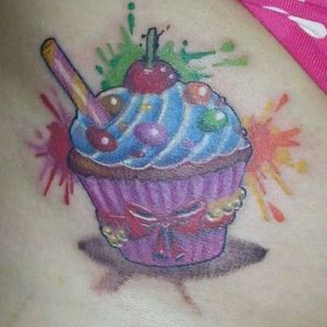#cupcaketattoo #cupcake #watercolortattoos #watercolortattoo #watercolor #aquarelatattoo #aquarela #zentattoos 