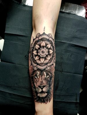 Lion and mandala by @phoenixblaze #tattoo #liontattoo #lion #bigcat #BigCatTattoos #mandalatattoo #mandala #mandalas  
