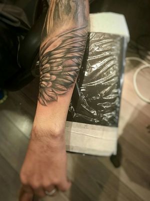 #realistic #tattoorealism #tattoorealistic #wings #WingTattoos #blackandgreytattoo #blackandgrey #angelwing #eternalink 
