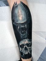 All healed apart from white highlights! Www.alanaldred.com #legtattoo #Xenomorphtattoo #HRGiger #realistic #scifi #uk 
