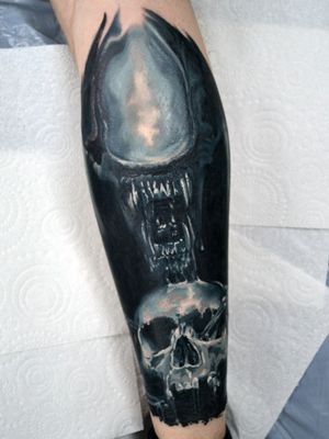 All healed apart from white highlights!Www.alanaldred.com#legtattoo #Xenomorphtattoo #HRGiger  #realistic  #scifi  #uk  