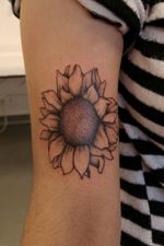 Sunflower . . . . . #tattoo #ink #art #instagood #tattooart #tattooartist #tattoolife #tattooink #girlswithtattoos #tattooedgirls #inkedgirls #drawing #instaart #blackwork #blackandgreytattoo 