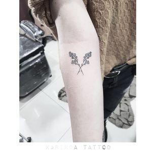 🌿Instagram: @karincatattoo #branch #tattoo #flower #ink #tattooed #tattoos #tatted #tattoostudio #tattoolove #tattooart #tattooartist #arm #armtattoo #black #line #istanbul #turkey #dövme #dövmeci #design #girl #woman #tattedup 