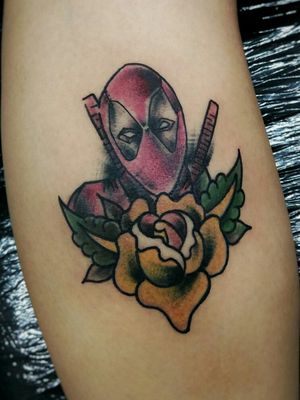 DEADPOOL TATTOO - por Juan García XBRONCOX tattoo Artist - #tattooart #tatoo #tattooartist #deadpooltattoo #traditionaltattoos #traditionaltattoo #traditional #rosetattoo #tatuadorcolombiano #eternalink 