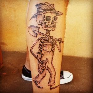 Farmer Skeleton i got from @waynethetattooer (instagram) #skeleton #blackwork #newmexico #blackandgrey 