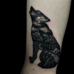 #wolf #tattoo #brasiltattoo #brazilianartist #black #ink #art #blackwork #wolftattoo #blackink #blackworktattoo #tattoos #moon #campingtattoo #blackandgray #tatuadoresbrasileiros #tatuagem #tatuadorasbrasileiras #lobo 