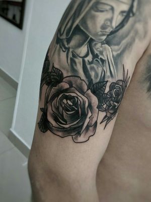 ROSES TATTOO - #tattooart #tatted #roses #rose #rosas #traditionaltattoos #traditional #blackandgrey #tattooartist XBRONCOX - WHATSAP 3213162129