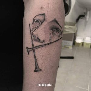 Hand poke tattoo done at Manomorta Tattoo Bergamo italy by Silvia Placenta #handpoke #handpoketattoo #tattooitaly #blackandgreytattoo #blackandgrey #blackworktattoo #machinefree #dotworktattoos 