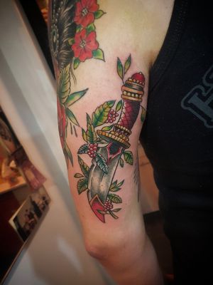 Neotraditional dagger
