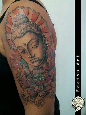 I loved this project so much ❤ a portrait of Budha with hawaian flowers