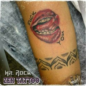Zen Tattoo - Boca. #zentattoo #mrrock #oblogdozen #tattoo #tatuagem #tatuaje #tatouage #tatuaggio #boca #mouth #toungue #lingua #fuckyou #teeth #dente #eletricink #everlastcolors #taquaritinga #taqua #instattoo #inklovers #inklife