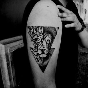 Tatuaje perron León #blackandgreytattoo  #tatoo  #lion  #liontattoo  #lionblackandgrey #lionking 