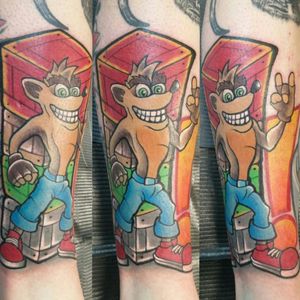 Playstation Crash Bandicoot #crash #bandicoot #crashbandicoot #crashbandicoottattoo #crashbandicootplaystation #playstation #playstationtattoo #playstationgame #game #gamer #gamertattoo #gamertat #gamerboy #newschool #cartoon #newschooler #cartoonartist #newschoolartist #newschoolstyle #newschoolart #cartoonart #colortattoo #colourtattoo #thicklines #colouredlines #colorlining #boxes #woodboxes #bonus #smiley #smileytattoo