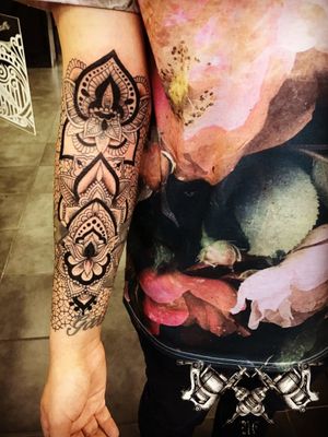 Throw back to this mandala half sleeve. #Morden #NewTattoo #TattooInk #Tattoodesign #TattooLondon #MandalaTattoo #London #femaletattooartist #Design #Tattoodesign #TattooLife #lineworktattoo #ForearmTattoo #mandala #BoyswithTattoos #menwithink #Halfsleevetattoo #customtattoo #newink #like4like #share #london