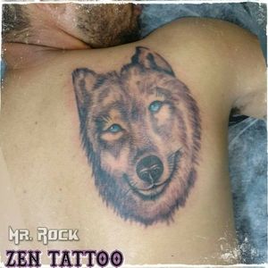 Zen Tattoo - Lobo. Em andamento. #zentattoo #mrrock #oblogdozen #lobo #wolf #tatuagem #tattoo #tatuaje #eletricink #everlastcolors #inked #inklovers #instattoo #taquaritinga #taqua