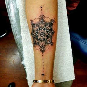 #geometrictattoo #blackngreytattoo #tattoodo #tattoodoapp #tattooedgirls @alaskatattoos