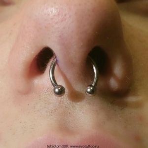 Пирсинг носа - Септум. Прокол носа выполнен под местной анестезией. Украшение для пирсинга - циркуляр из хирургической стали 316L. Студия художественой татуировки и пирсинга Evolution. www.evotattoo.ru. Тел./WhatsApp: 8(925)5143553. #piercing #piercings #septum #circular #piercing_septum #nose_piercing #пирсинг #пирсинг_септум #прокол_перегородки_носа #пирсинг_носа #прокол_септум #септум #пирсинг_септума #сделать_пирсинг #прокол_носа #проколоть_нос #пирсинг_москва #сделать_пирсинг_носа #tat2atom