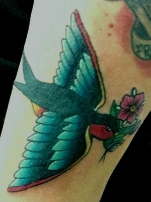 #traditional #traditionaltattoo #traditionaltattoos #colortattoo #swallow 