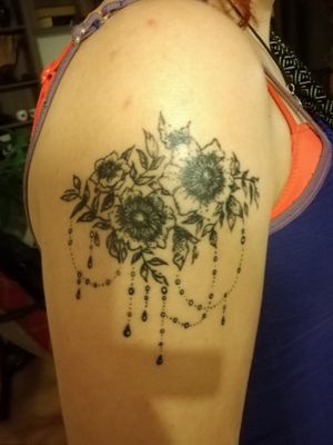 Dotwork flowers with a 20' feel to it