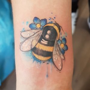 My very first tattoo! Done by Xenja at Seaside Tattoos, Den Helder, NL.#bumblebee #beetattoo #bumblebeetattoo #watercolortattoo #watercolor #bee 