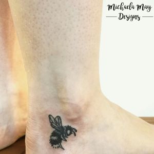 I had the pleasure of adding this cute bee to Nicola's ankle, thank you for a sweet sitting!