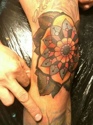 #tattoomandala #tattoocolor #mandalatattootradi#tattooart #tattootraditional 