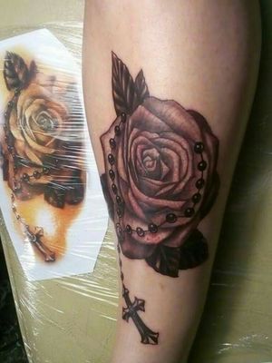 #tattoorose #TattooCruz #tattooblackandgrey 