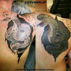 Каверап/CoverUp - Нанесение нового изображения поверх старого рисунка. Татуировка сделана пока двумя сеансами, больше акцентировали внимание над закрытием старой тату. Татуировочный мастер Вадим. Студия художественной татуировки и пирсинга Evolution. www.evotattoo.ru. Тел./WhatsApp: 8(925)5143553. #tattoo #coverup_tattoo #snake #snake_tattoo #colorfull_tattoo #tattoos #tat2atom #тату #татуировки #змея_в_реализме #цветная_татуировка #цветные_тату #тату_на_лопатке #исправление_татуировок #закрыть_татуировку #исправить_тату #каверапы #тату_змея #студия_татуировок @tat2atom