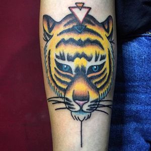 • 🐯 • #tiger #tigertattooidea #tigertattoo #oldschool #triangle #geometric #color #colors #tattoo #tattoos #tattooart #tattooapprentice #tattoodo #tattoomag #mushtattoo