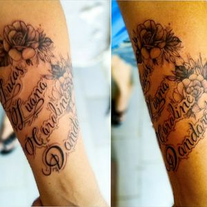 Tattoo dá MariaHomenagem aos filhos#tattooart #letteringtattoo #lettering #floraltattoo #flowertattoo #typography #artlove 