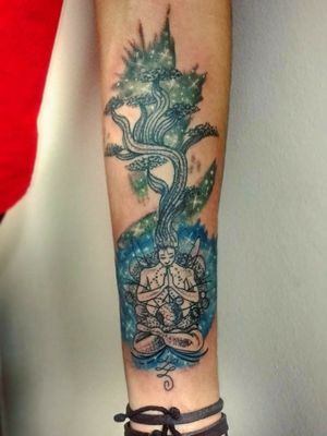 Feita em #brasilia#tatuagem #drawing #desing #desenho #arte #tattoo #inked #tree #treetattoo #arvore #yoga #budismo #brasilia#watercolortattoo #watercolor #aquarela #aquarelle #tatuagemaquarela